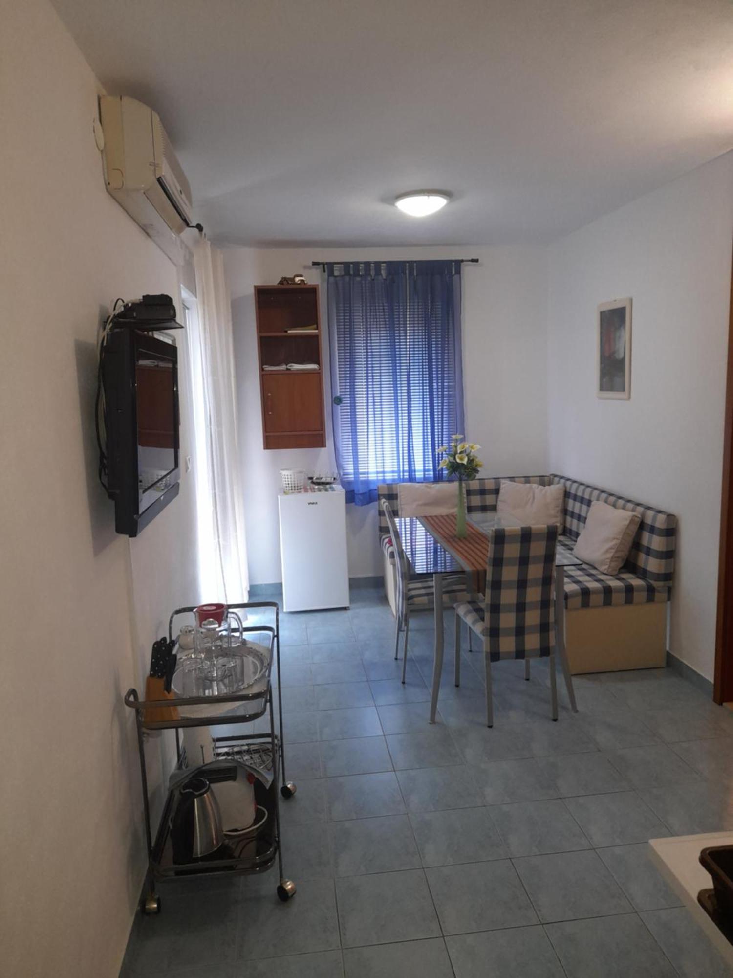 Ferienwohnung Nives B. Supetar Exterior foto