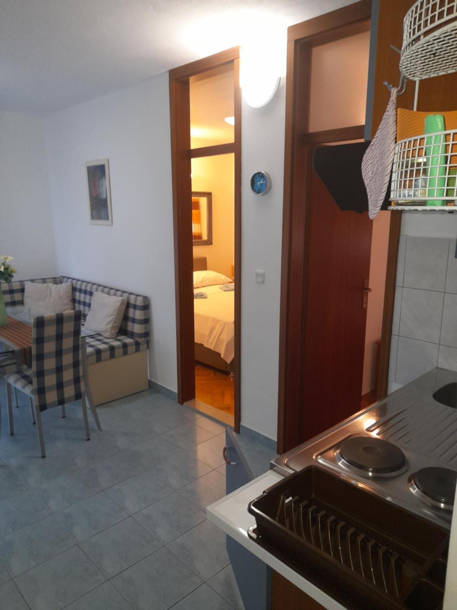 Ferienwohnung Nives B. Supetar Exterior foto