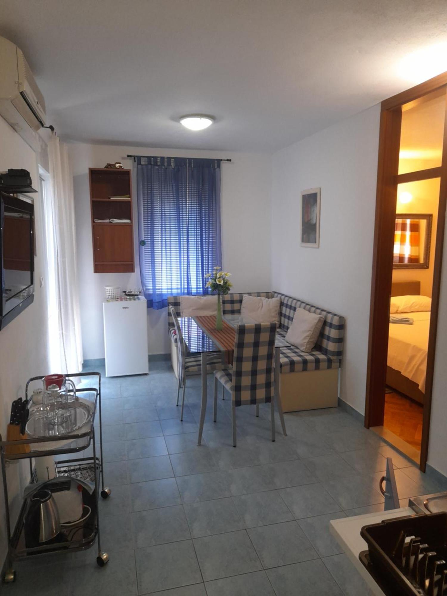 Ferienwohnung Nives B. Supetar Exterior foto