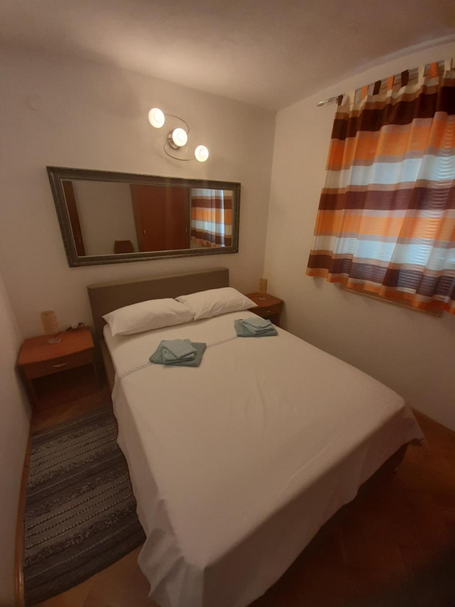 Ferienwohnung Nives B. Supetar Exterior foto