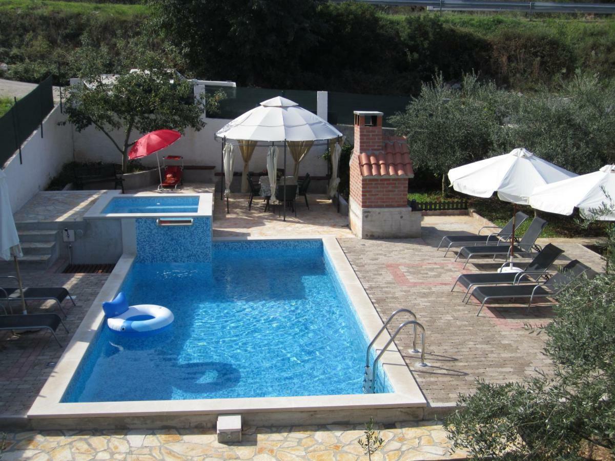 Ferienwohnung Nives B. Supetar Exterior foto