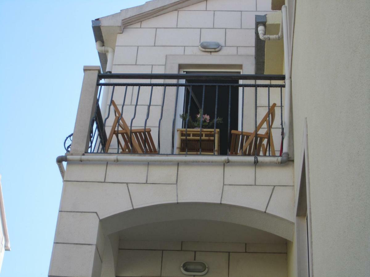 Ferienwohnung Nives B. Supetar Exterior foto