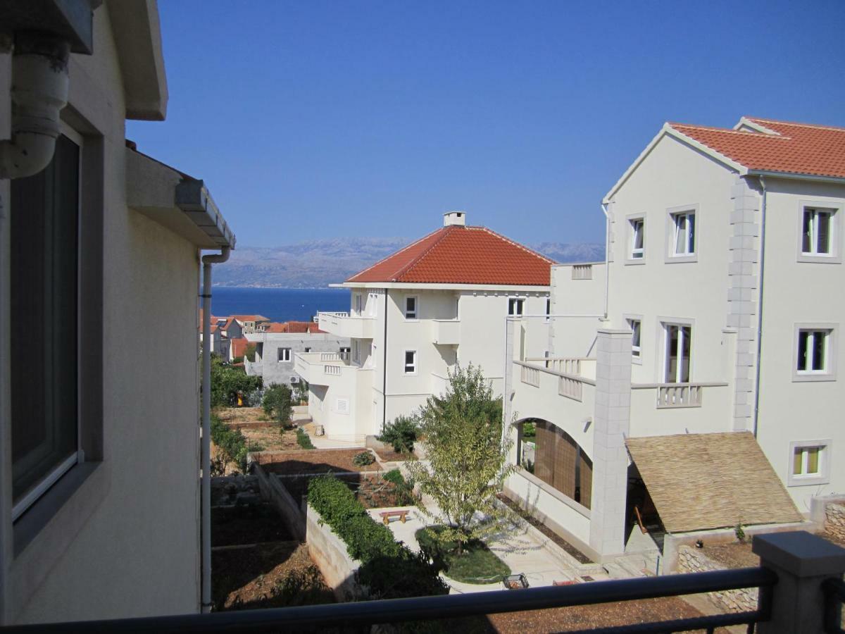 Ferienwohnung Nives B. Supetar Exterior foto