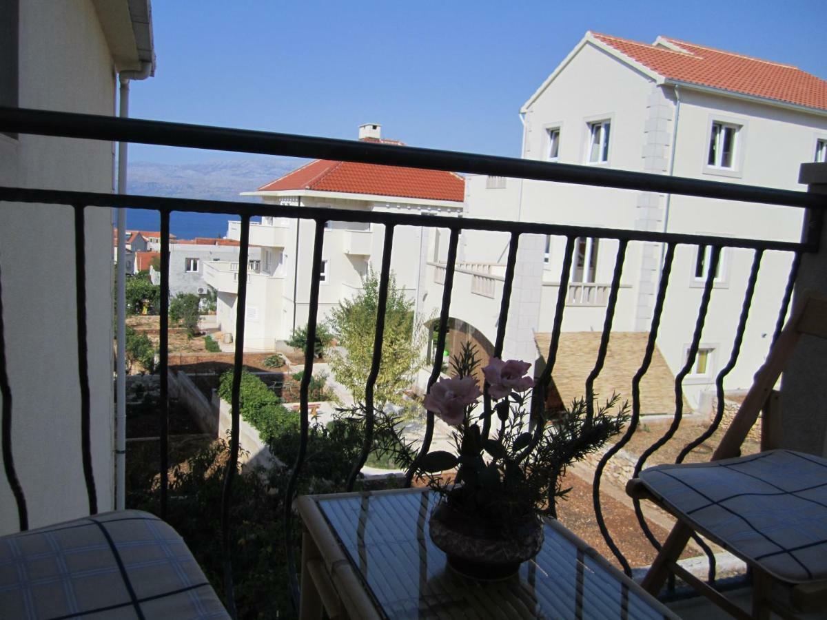 Ferienwohnung Nives B. Supetar Exterior foto
