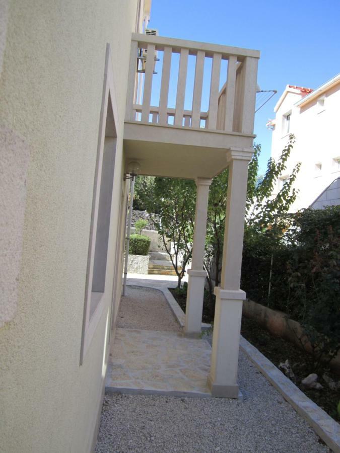 Ferienwohnung Nives B. Supetar Exterior foto