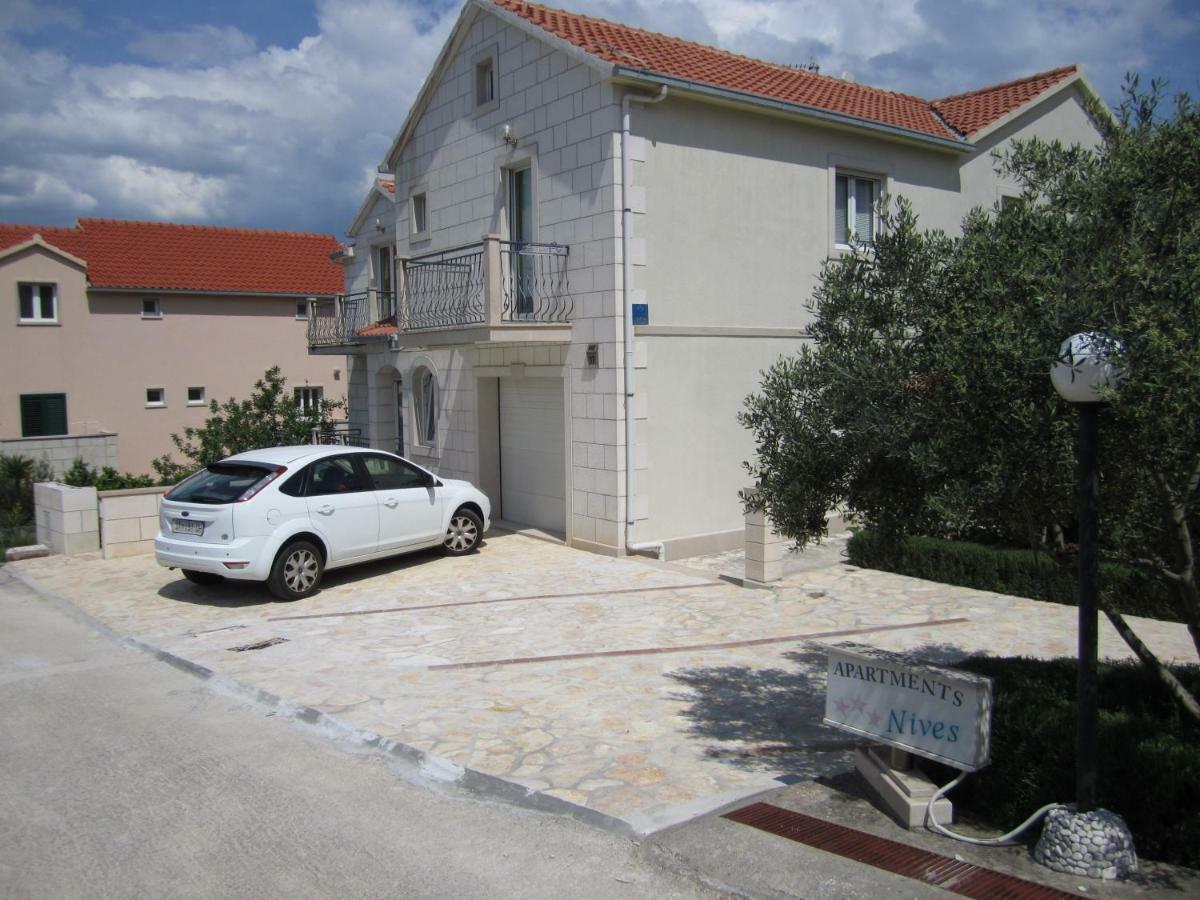 Ferienwohnung Nives B. Supetar Exterior foto
