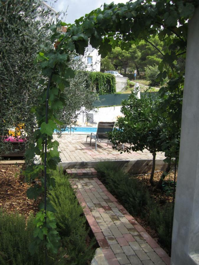 Ferienwohnung Nives B. Supetar Exterior foto