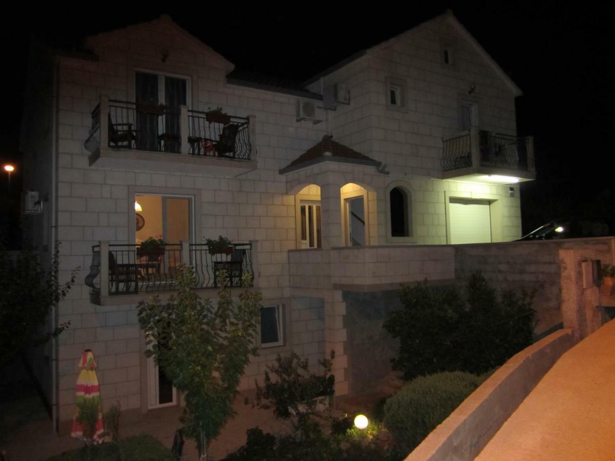 Ferienwohnung Nives B. Supetar Exterior foto