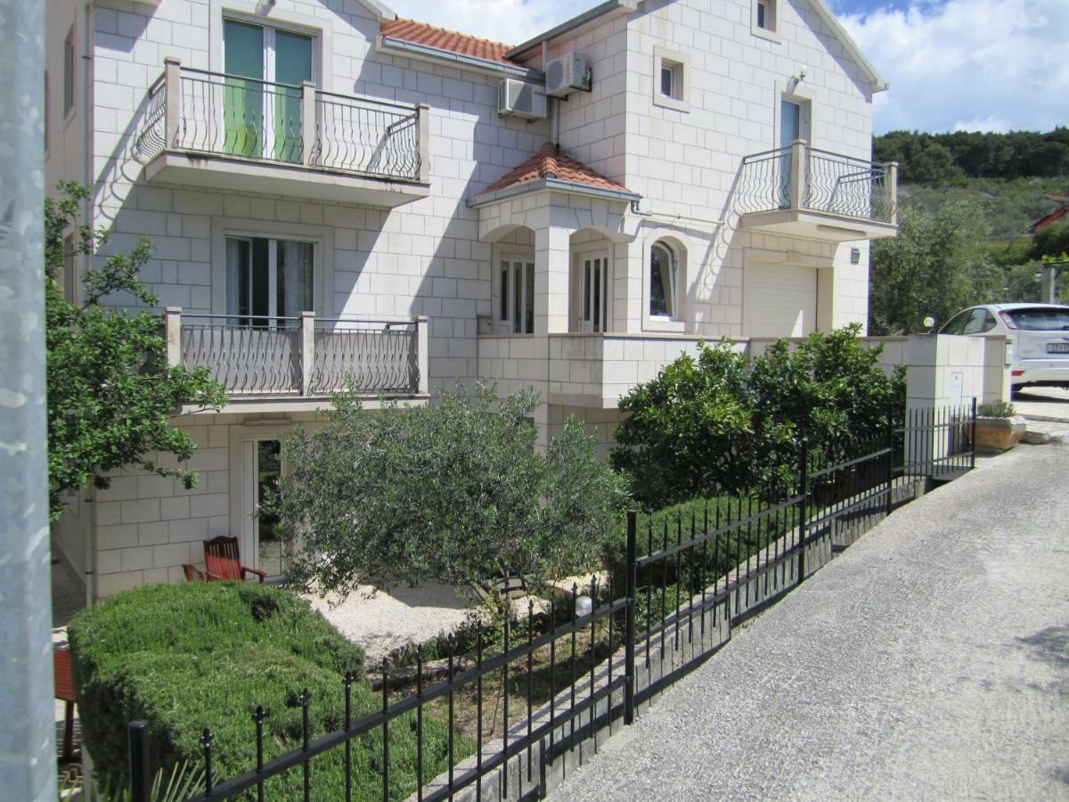 Ferienwohnung Nives B. Supetar Exterior foto