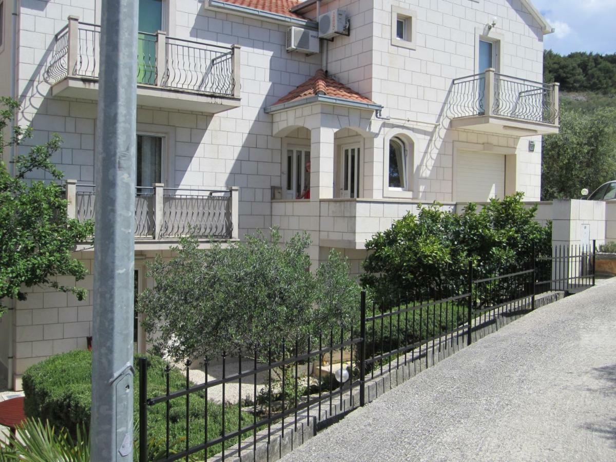 Ferienwohnung Nives B. Supetar Exterior foto