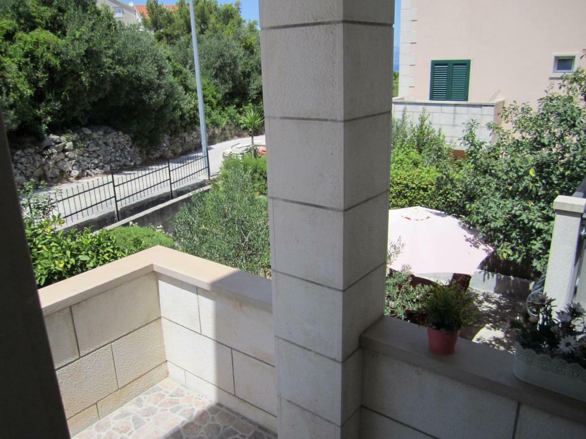 Ferienwohnung Nives B. Supetar Exterior foto
