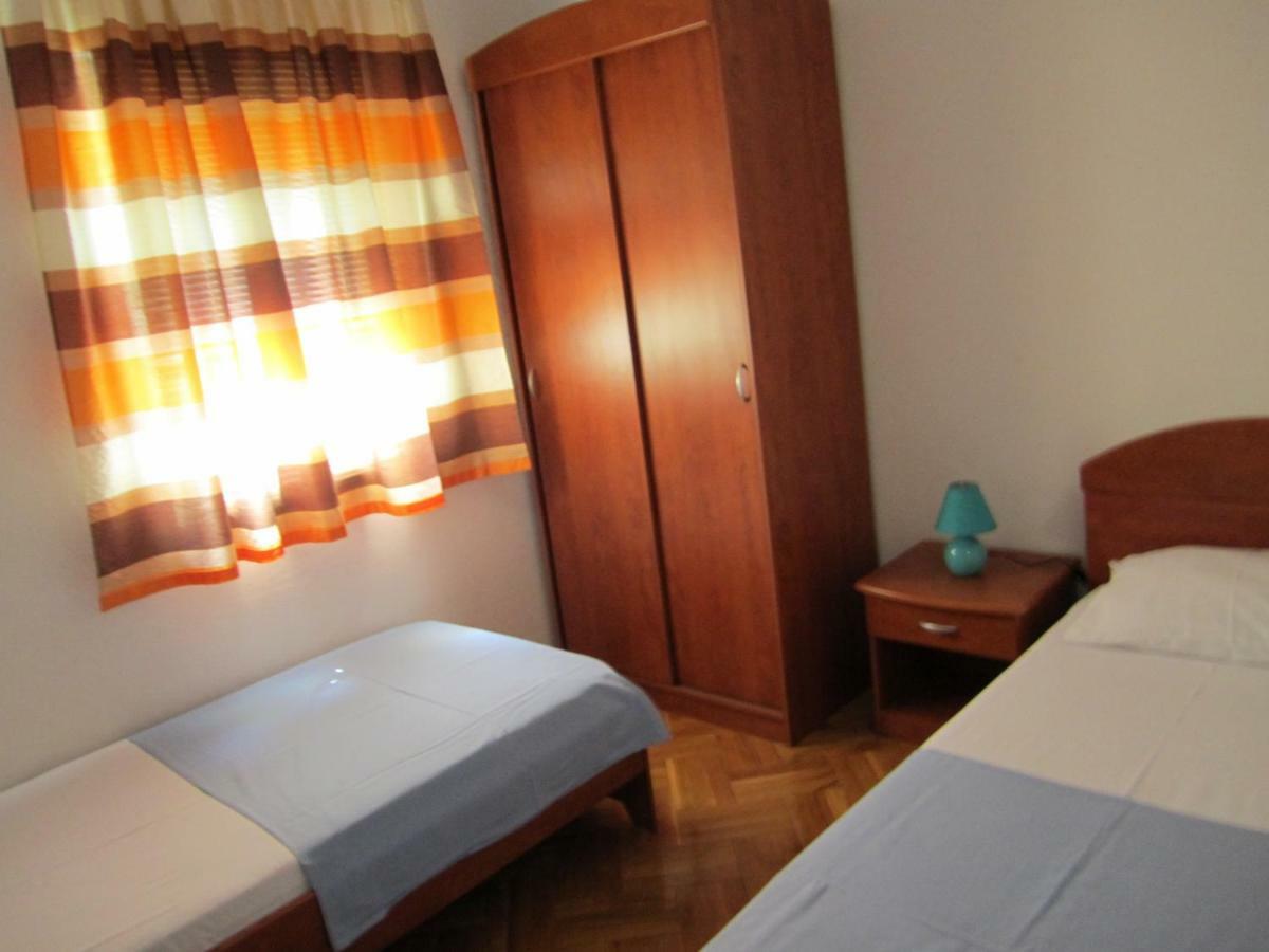 Ferienwohnung Nives B. Supetar Exterior foto